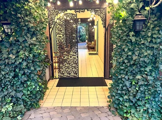 Lantern Light Inn - Romantic Getaway (Adults Only)